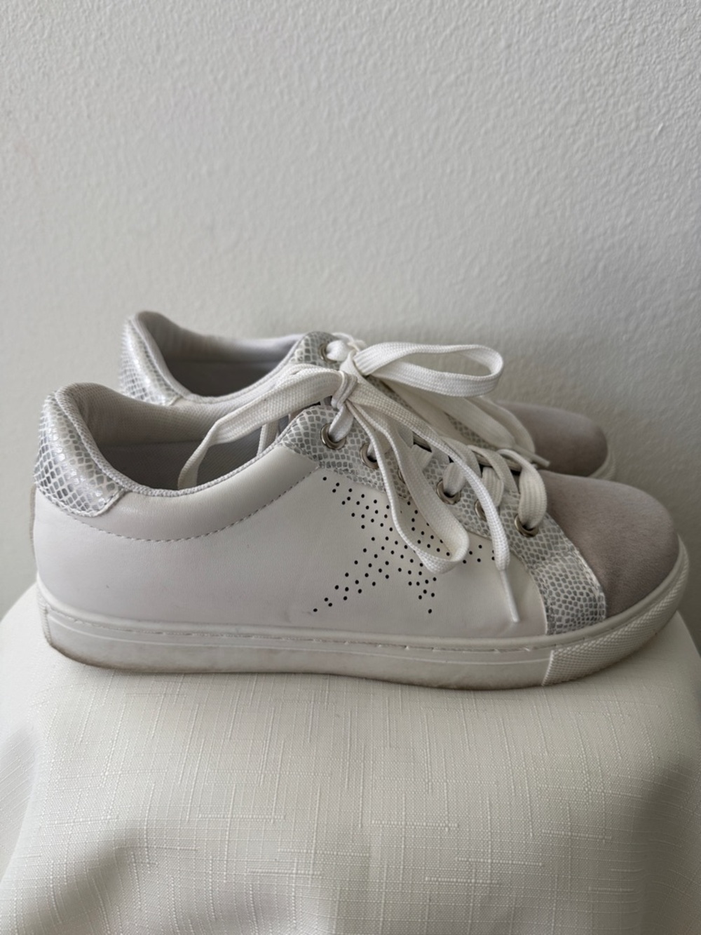 Outwoods Women's White Low-Top Lace-Up Sneakers with Silver Accents